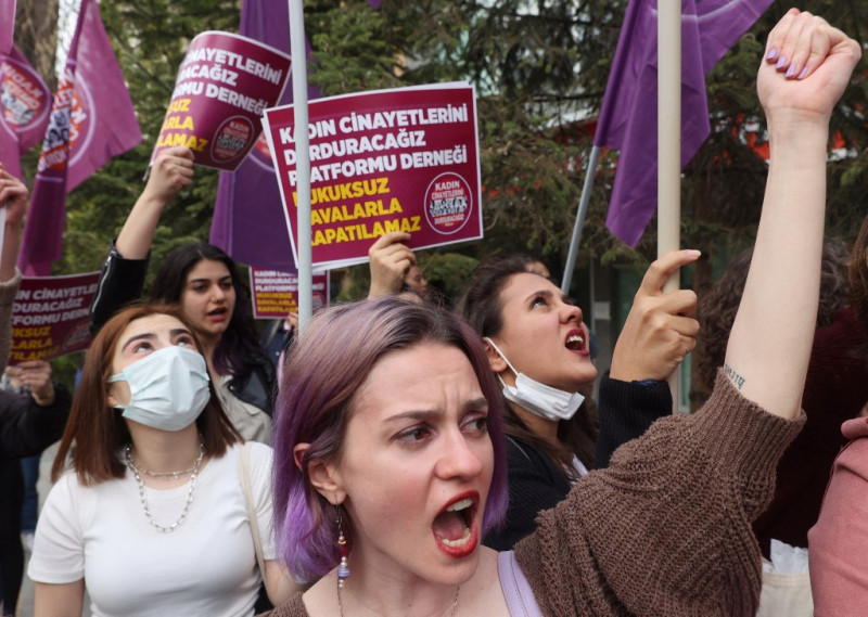 Hundreds Rally Against Threat To Close Turkish Womens Rights Group World The Vibes