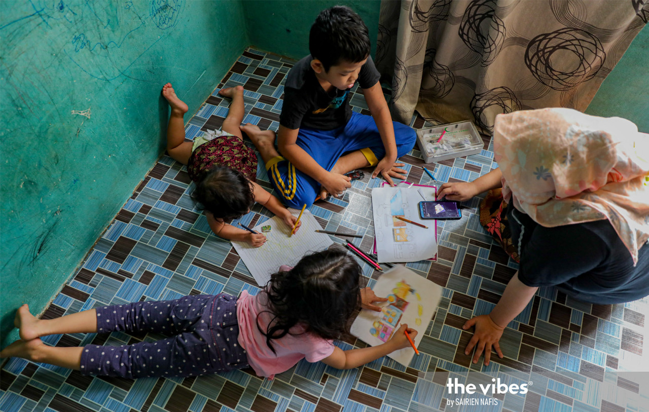 Parents have had to learn to adapt to having their children at home and keeping them focused on learning after physical classes were stopped last year. – The Vibes pic, January 23, 2021