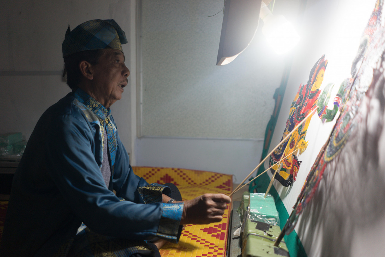 Master puppeteer Pak Dain manipulates the wayang kulit. - Pic courtesy of Rafel Serrallet