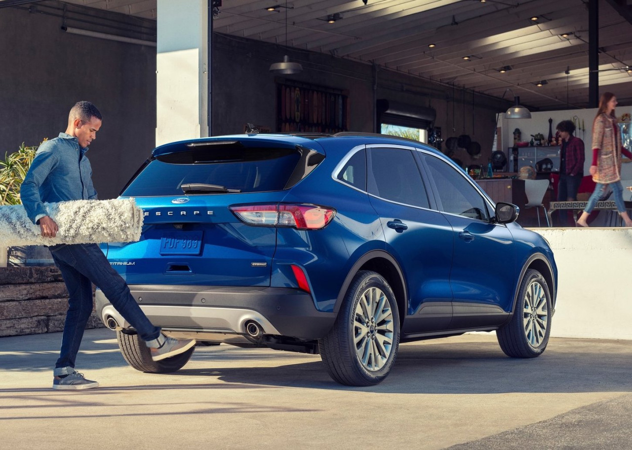 Tthe rear follows the lines of the Nissan Rogue. – Ford Motor Corp pic