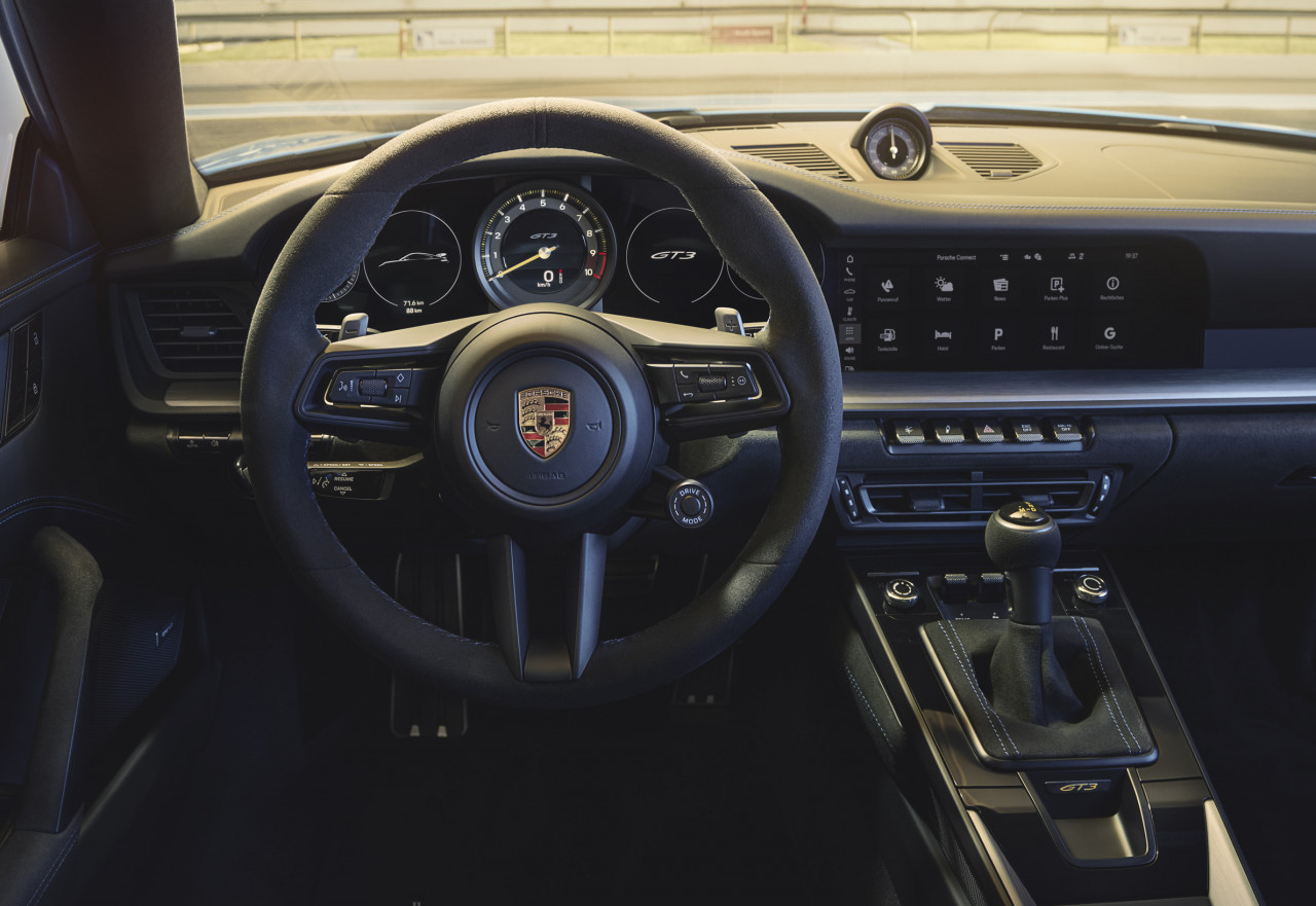 The cockpit of the Porsche 911 GT3. – Pic courtesy of Porsche AG