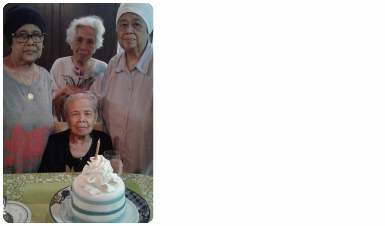 (Clockwise from left) Aunty Dareair, Wan Chor, Mak, Mak Busu. – Pic courtesy of Luhana Mohamed