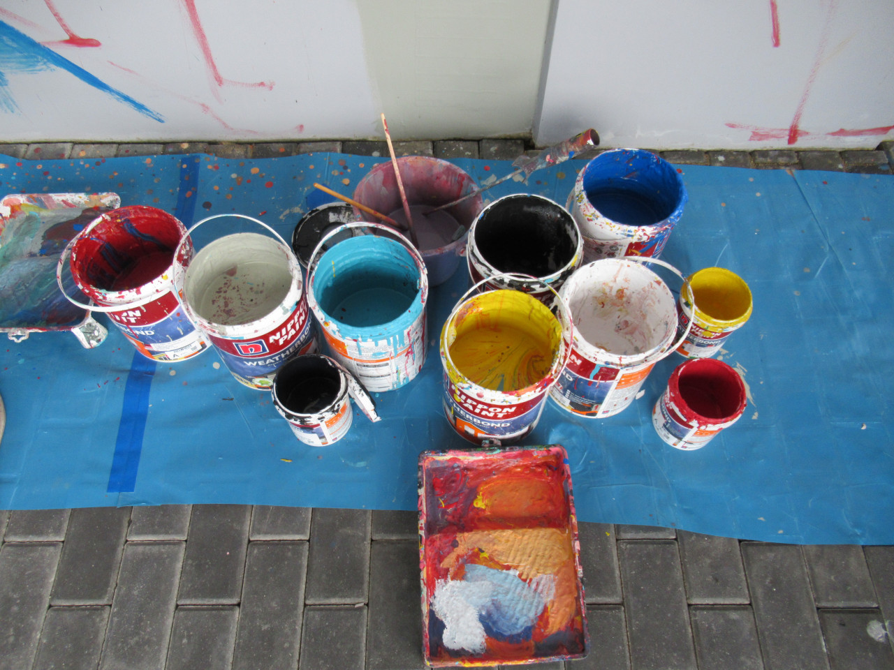 The paints used by Leonard Siaw. – Pic courtesy of Marc de Faoite