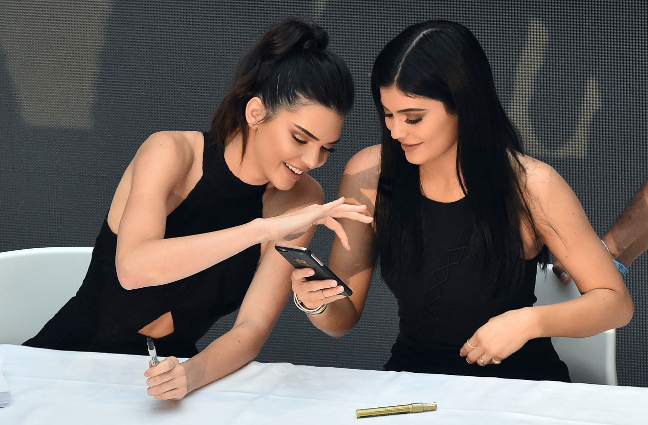 Kendall and Kylie Jenner share a light moment as they compare bank account balances. - EPA pic