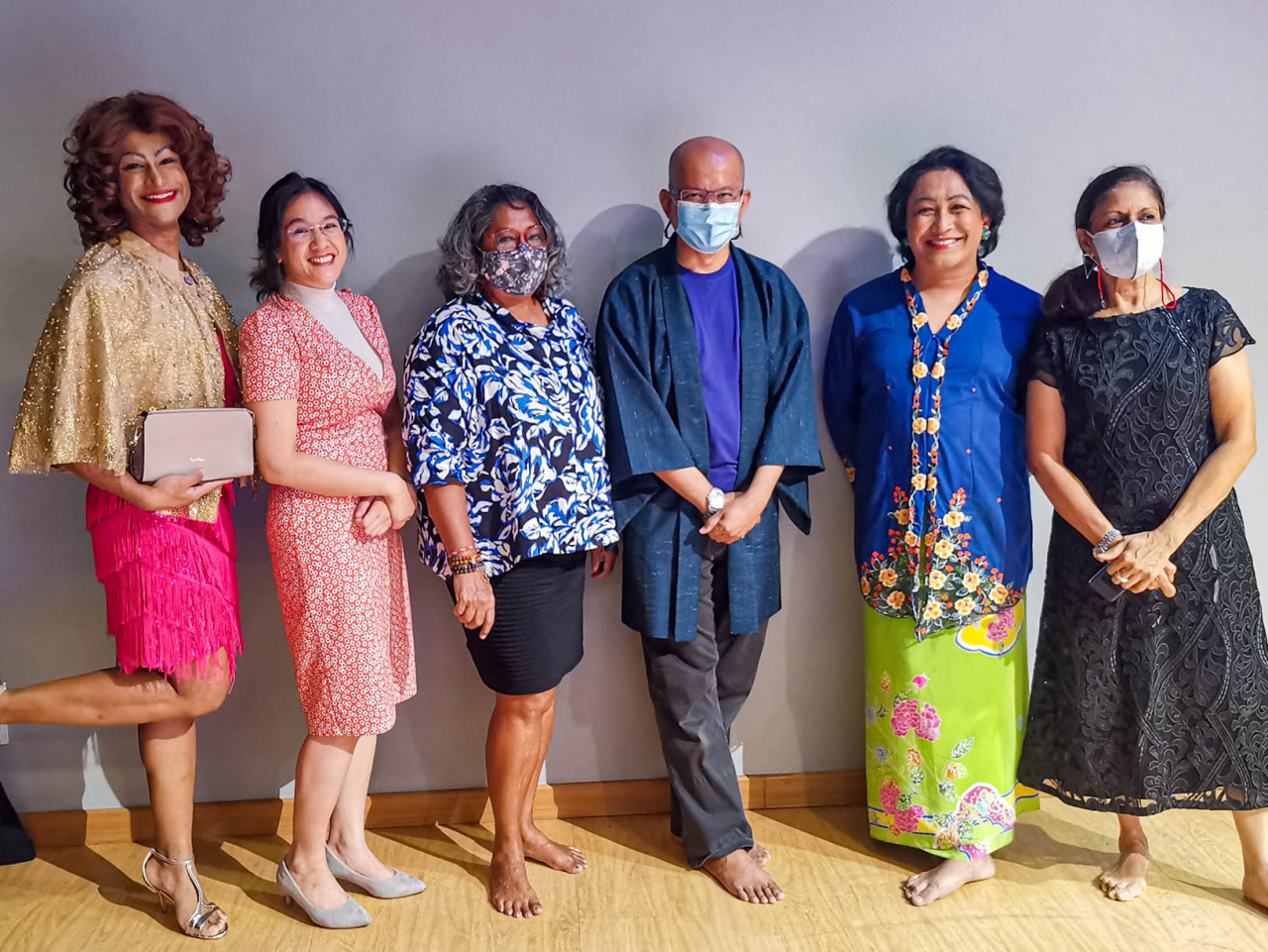 The cast of 'Hey Girl!' poses for a group photo with director Sabera Shaik (extreme right), and writer Jennifer Rodrigo (third from left). – Pic by Shazmin Shamsuddin