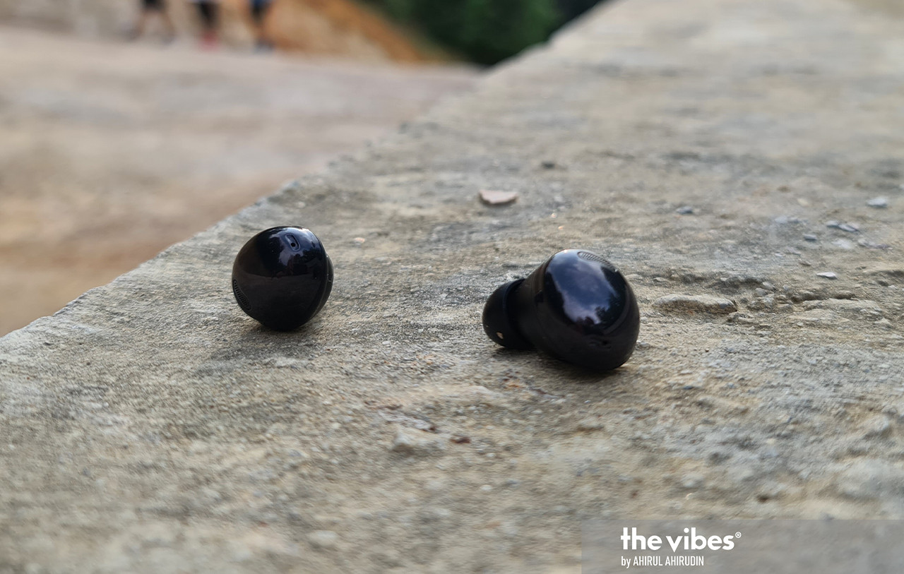 The Samsung Galaxy Buds Pro in the wild. – The Vibes pic/Ahirul Ahirudin