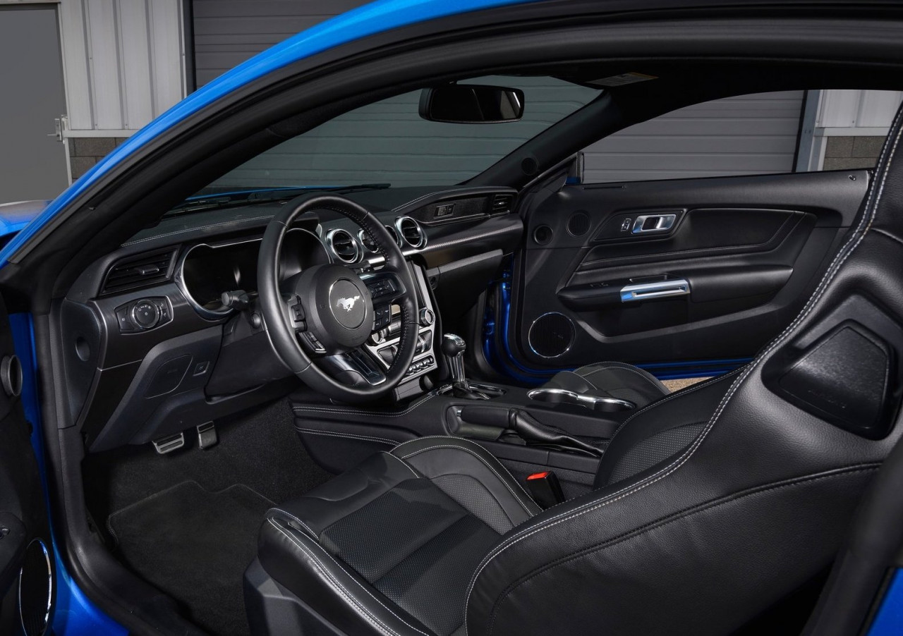 Dark Spindrift instrument panel with aluminium accents.– Pic courtesy of Ford Motor Co