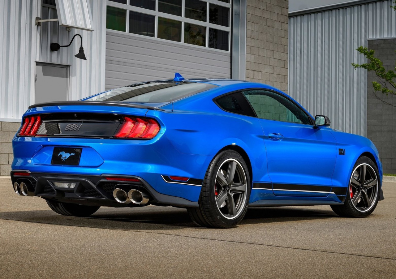 Mach 1 comes standard with a Tremec 3160 6-speed manual transmission from the Shelby GT350. – Pic courtesy of Ford Motor Co