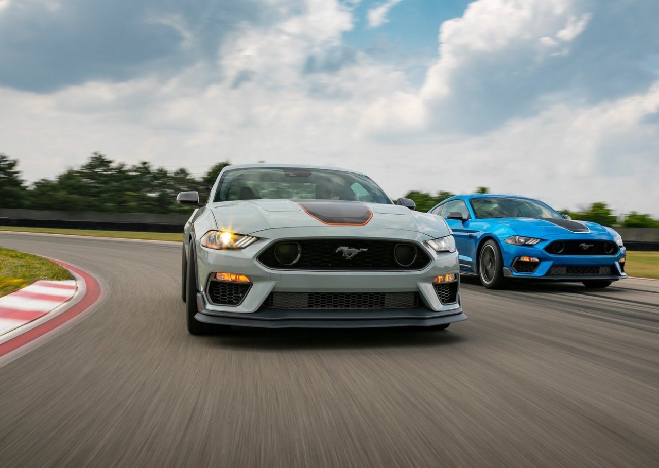 Its grille harkens back to the original with a deep 3-D mesh, shark-nosed section and faux lamp elements. – Pic courtesy of Ford Motor Co