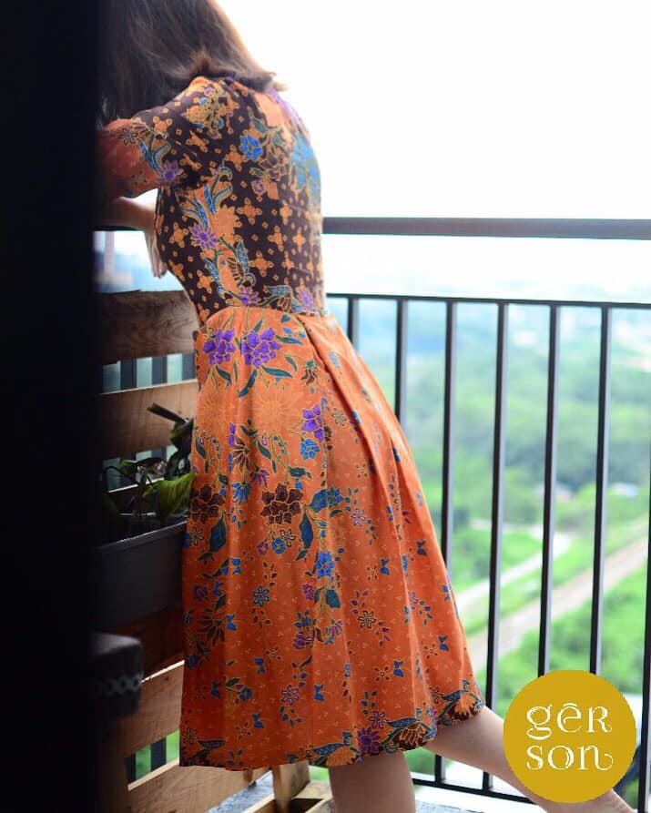 A three-quarter length batik dress by Gerson Batik. – Facebook pic