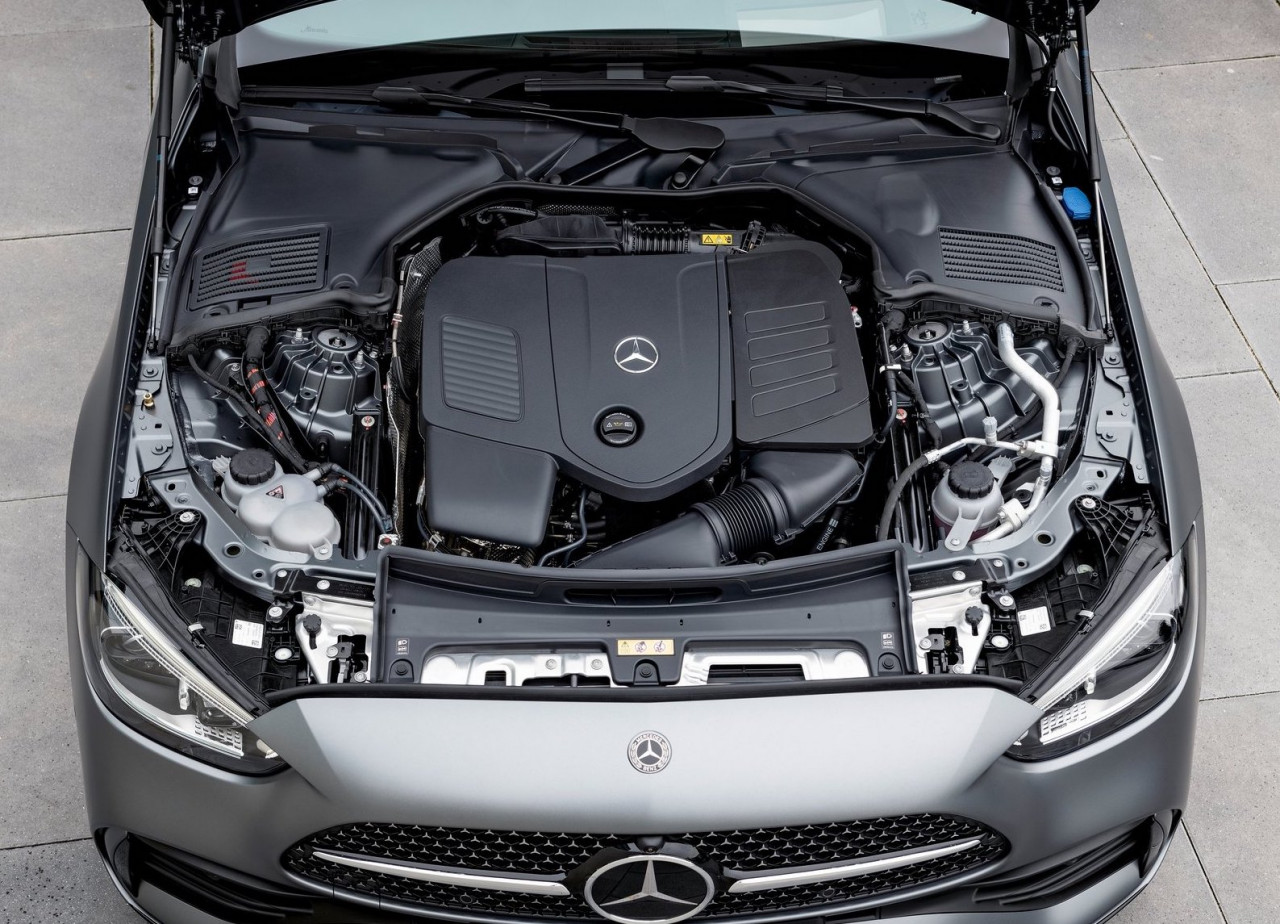 Due to a high-efficiency battery system, the C-Class achieves an electric range of about 100 km (WLTP) as a plug-in hybrid. - Pic courtesy of Mercedes-Benz AG