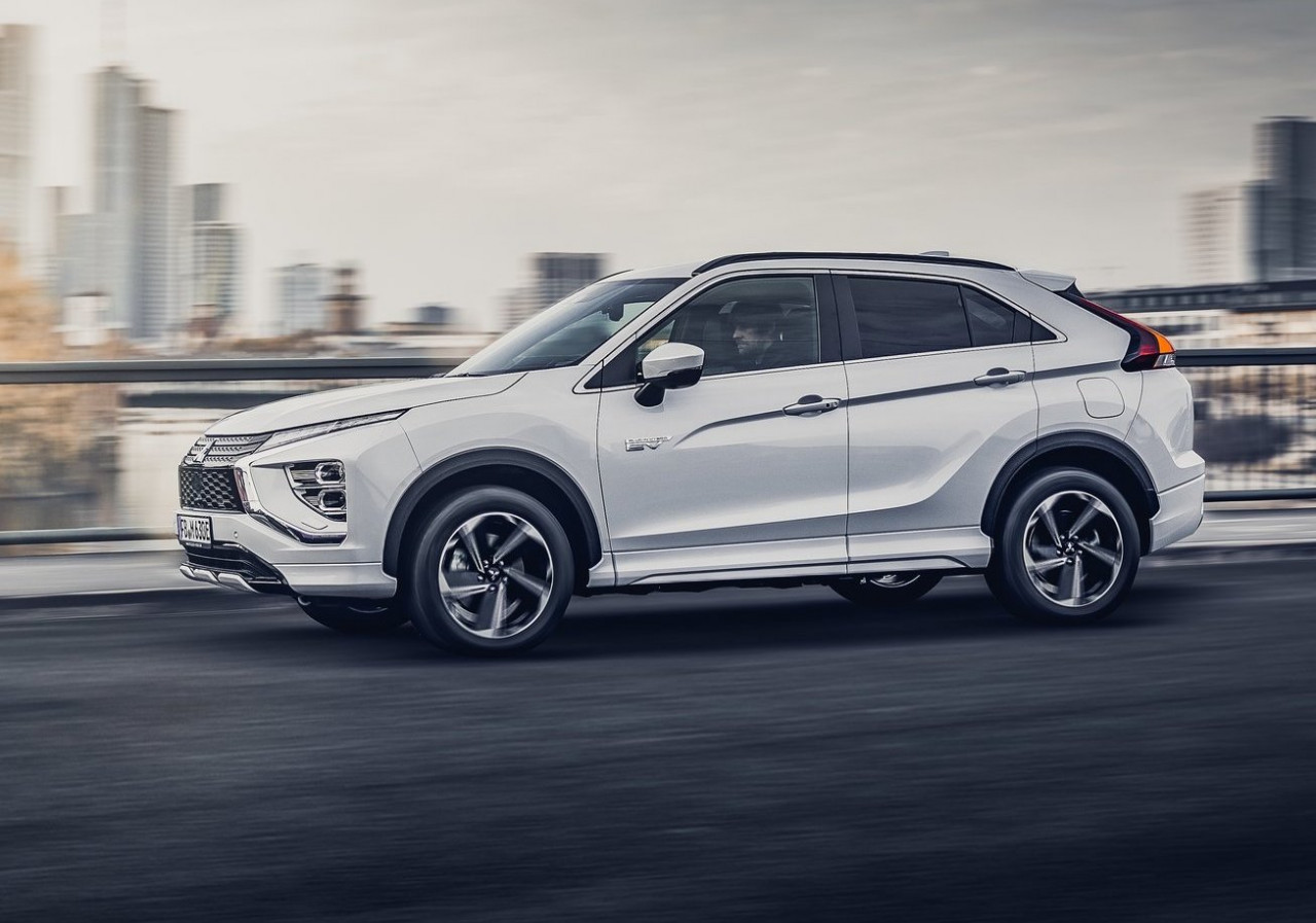 A sideview of the Mitsubishi Eclipse Cross 2022. – Pic courtesy of the Mitsubishi Motors Corporation