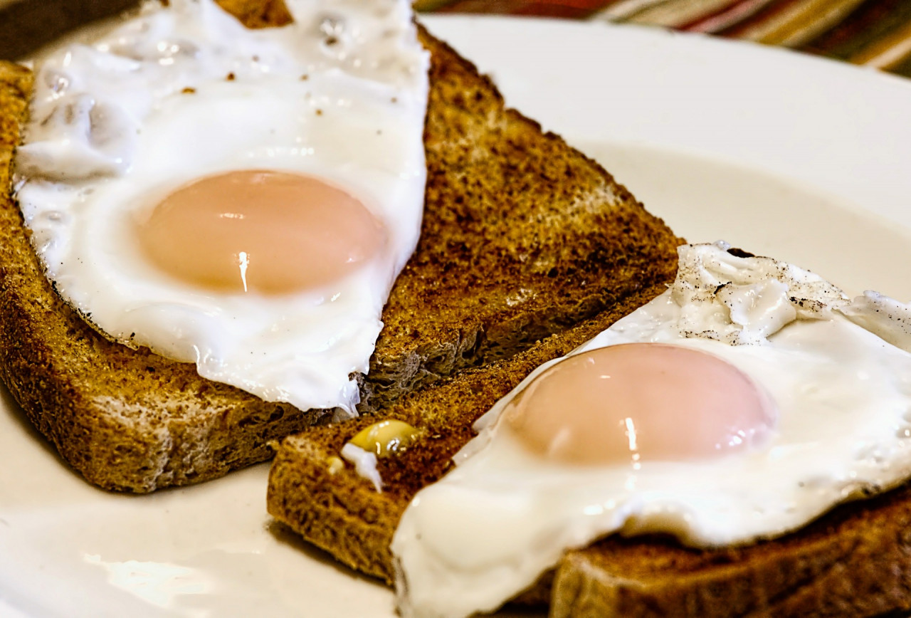 Though schedules are looser, breakfast must not be ignored. – Pixabay pic