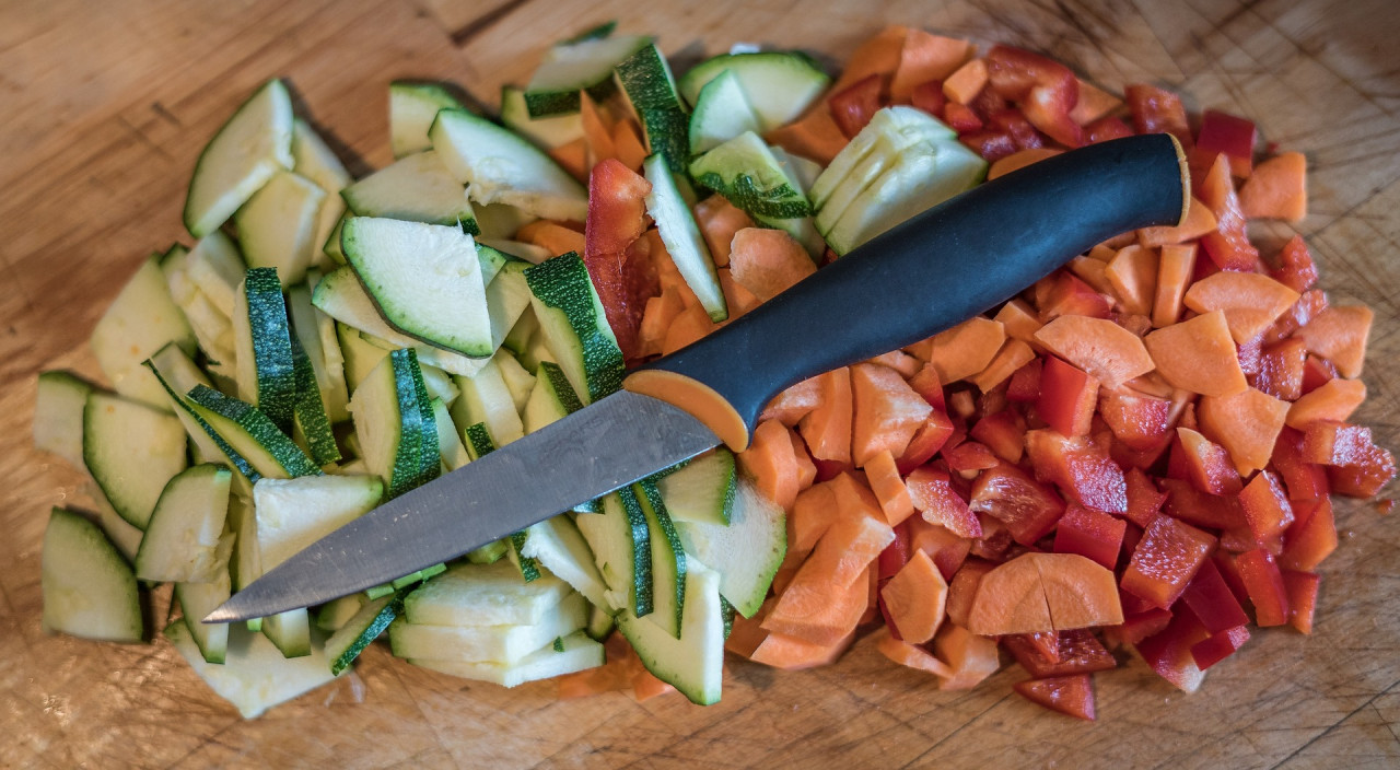 It's always a good idea to chop up fruits and vegetable beforehand so that they are quicker to cook and eat. – Pixabay pic