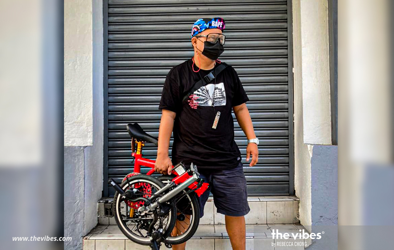 Jupridin Rustam unintentionally started a “folding bike trend” with his friends in Sandakan. The group now has more than 200 members. - The Vibes pic/Rebecca Chong