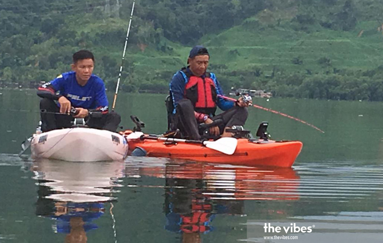 Saharom Salim and Roger Woo kayak fishing. – The Vibes pic