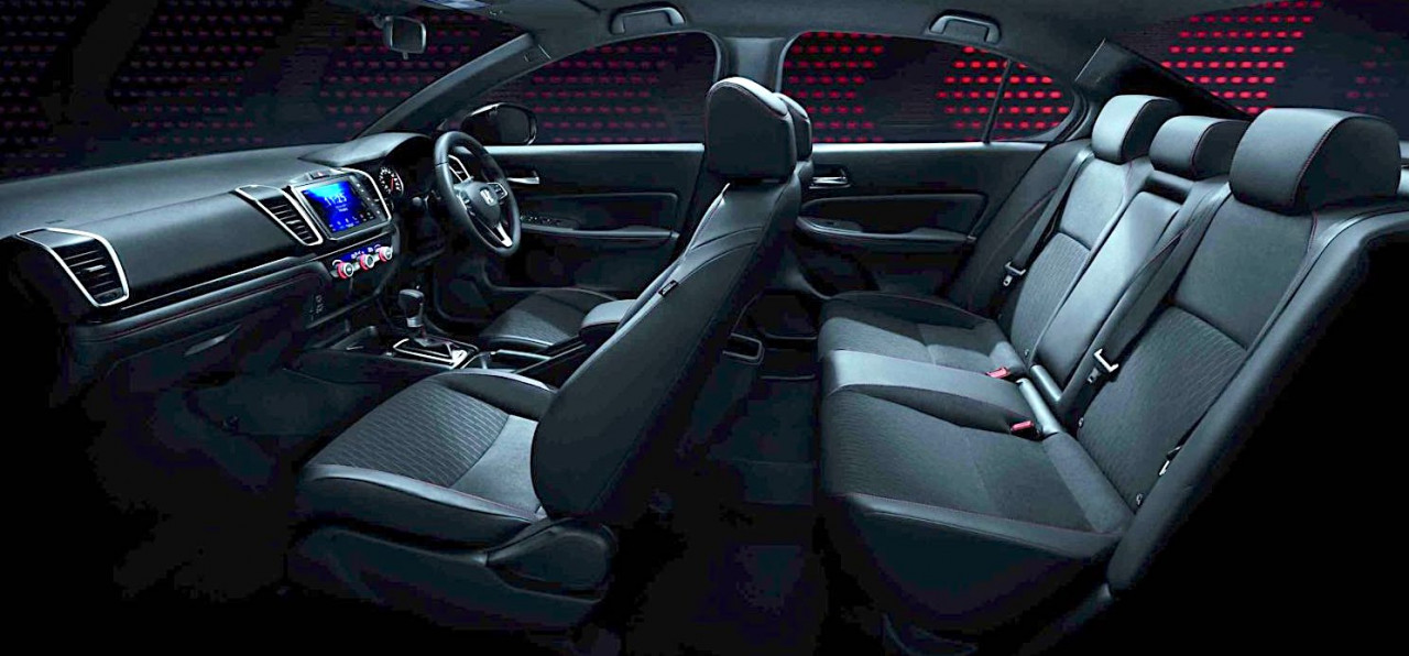 It includes a 7-inch full-colour TFT digital cluster with a hybrid display, an 8-inch central infotainment touchscreen with Apple CarPlay and Android Auto connectivity. – Pic courtesy of Honda Malaysia
