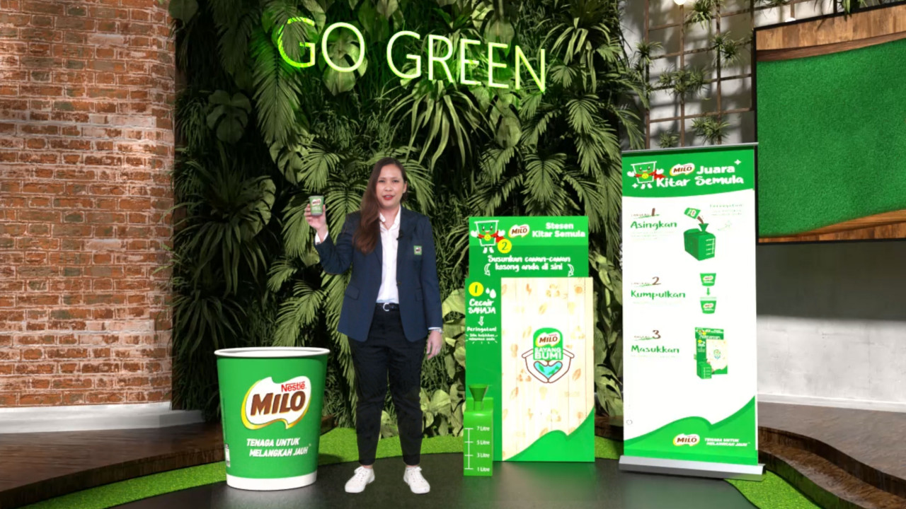Nestle (Malaysia) Berhad consumer marketing manager, Milo Business Unit, Raja Nurmaria Murni Raja Nur Azmi highlights MILO Sayang Bumi's effort to educate schoolchildren on the importance of waste separation through 100% paper cups initiative. – Nestle Malaysia pic