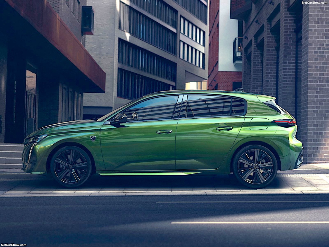 The Peugeot 308 have an extra 55mm longer wheelbase so there is more room for rear seat passengers, while this extra length also combines with a 20mm height reduction to create an even sleeker silhouette. – Pic courtesy of PSA Group