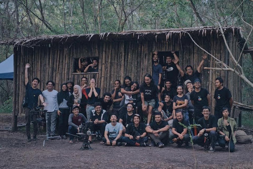 The 'Roh' production crew on the final day of shooting. – Facebook pic