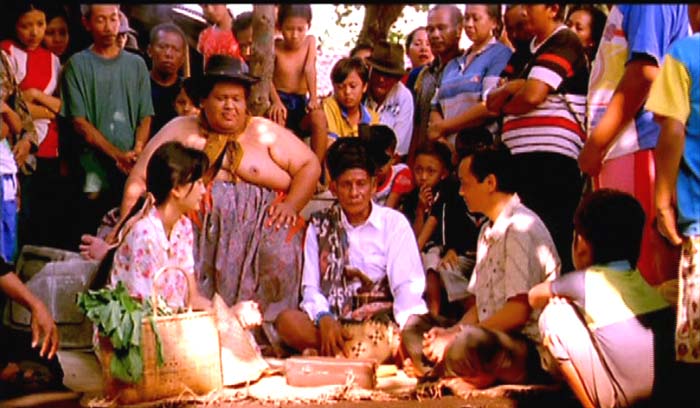 The opening scene of Opera Jawa. – Stills taken from https://www.scaruffi.com/director/nugroho/index.html