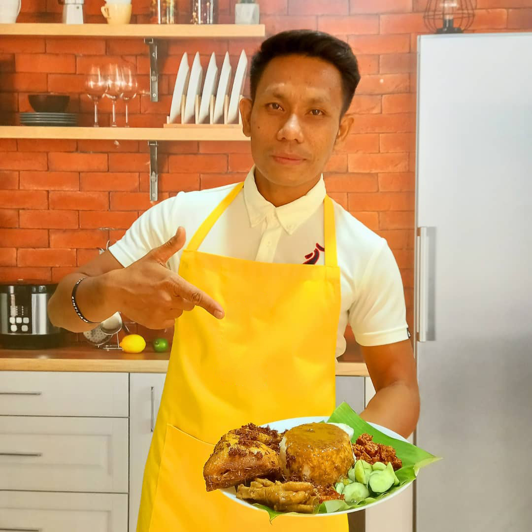 Mohd Nujhan Zulkifli, owner of Abe’s Nasi Kukus Ayam Berempah.  - Pic courtesy of Lazada