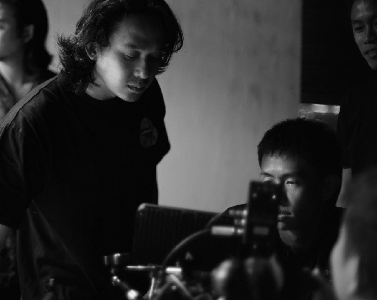 Taufiq Kamal (L) and crew members of Seni Lab setting up a film camera for shooting. – Pix courtesy of Seni Lab