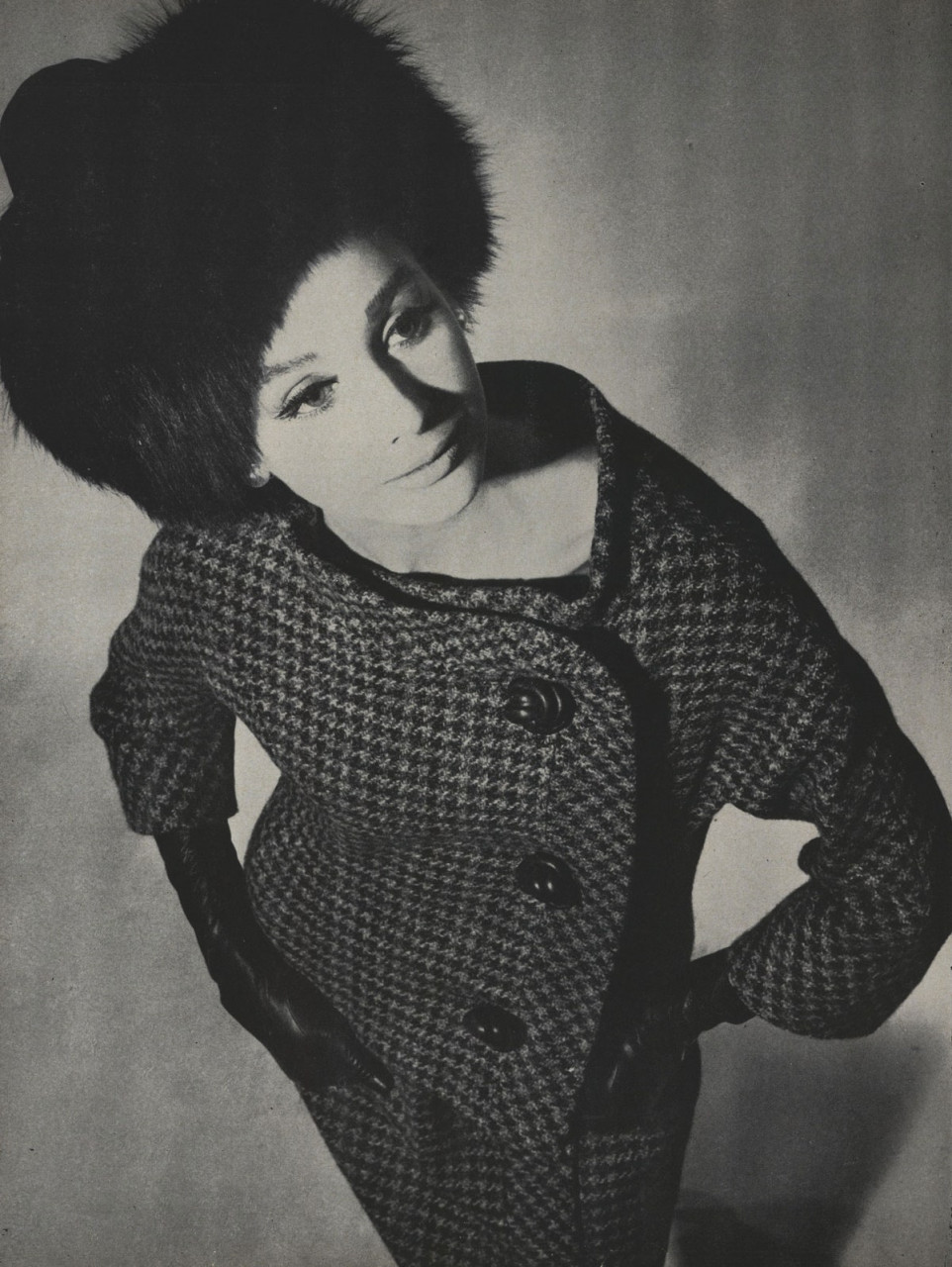 Pierre Cardin tweed suit by Irvin Penn, September 1961. – Pic from Vogue Magazine