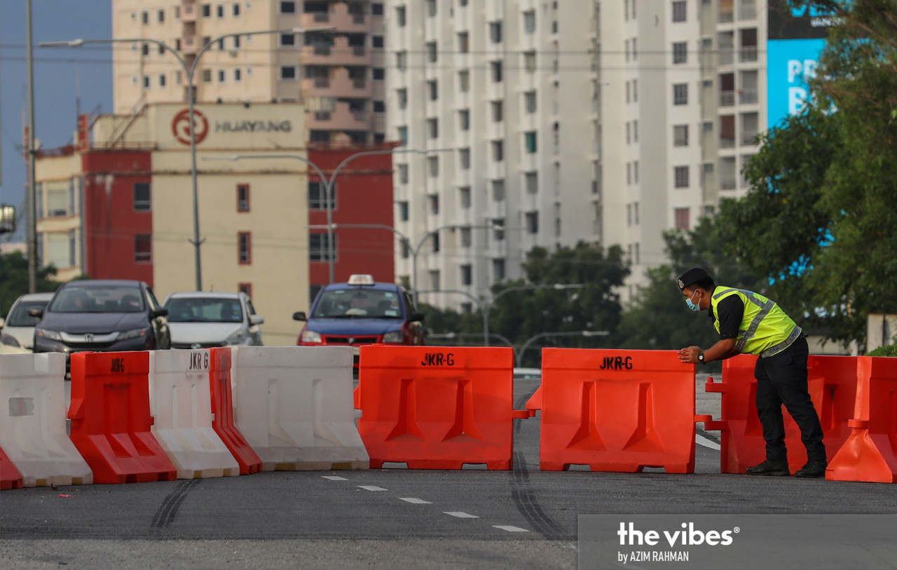 A road to the Batu Caves temple closed off to traffic. – AZIM RAHMAN/The Vibes, January 28, 2021