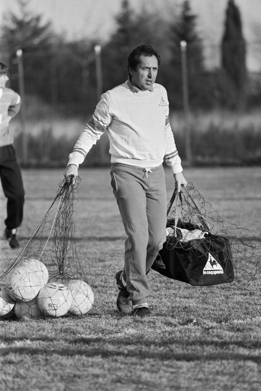 Paris Saint-Germain's coach Gerard Houllier takes part in a training session in Saint-Cyprien near Perpignan, on January 2, 1986.AFP pic