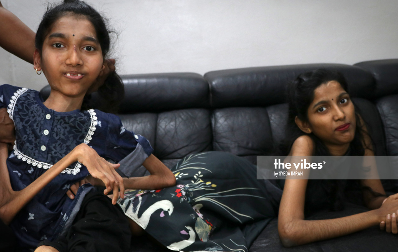 Shalini (R) and her younger sister Arinisha Ganesan (L), 16, have both had Spinal Muscular Atrophy (SMA) since birth. – NUR SYAHEDA IMRAN/The Vibes