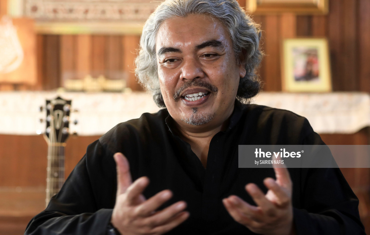Fuad Fahmy, the tour guide behind 'Magical Kampung Baru'. – SAIRIEN NAFIS/The Vibes pic