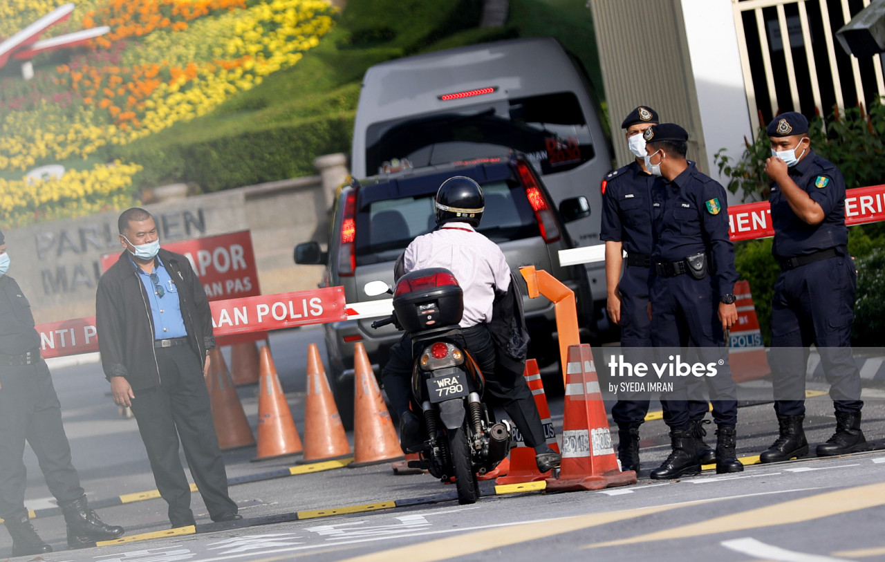 Security is stepped up at the gates to Parliament. – The Vibes pic, November 2, 2020
