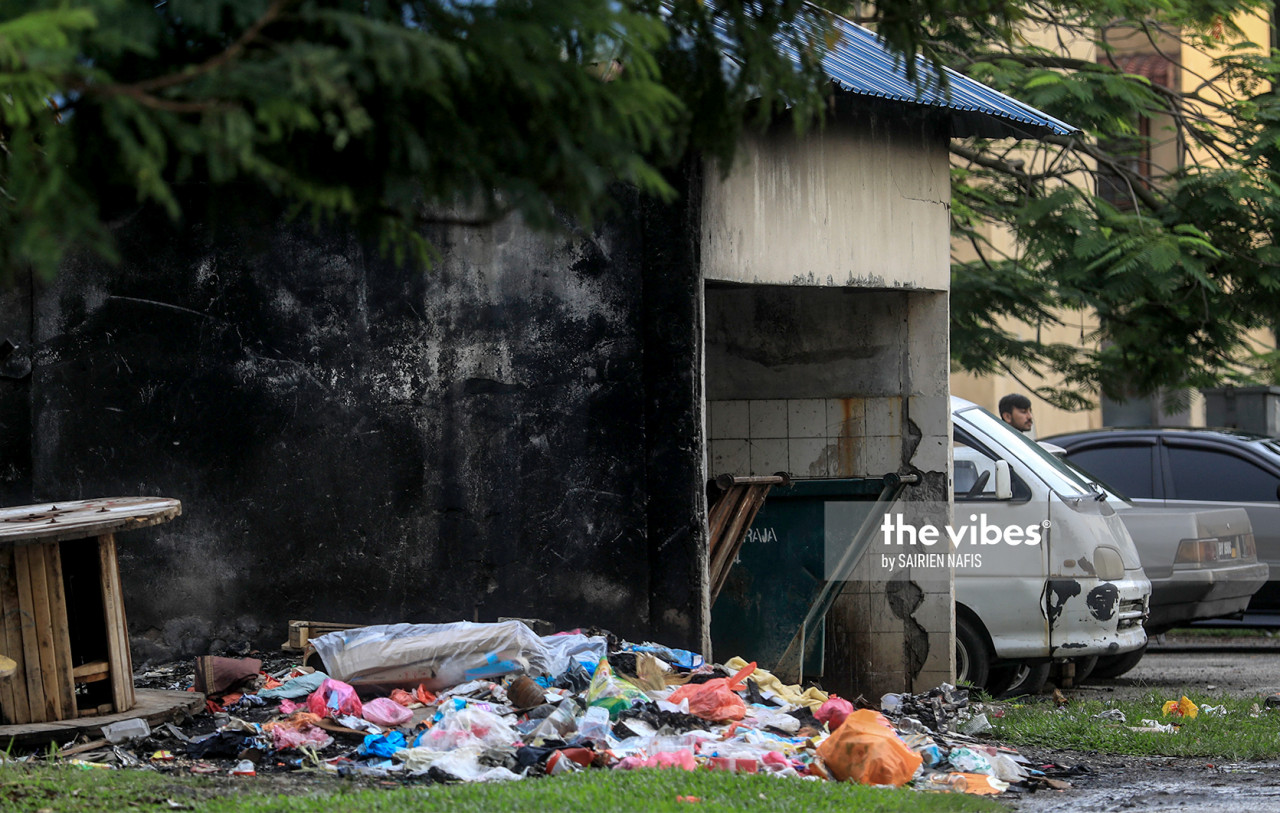 Piles of rubbish seen at Pangsapuri Seri Rebana. – SAIRIEN NAFIS/The Vibes pic, December 3, 2020