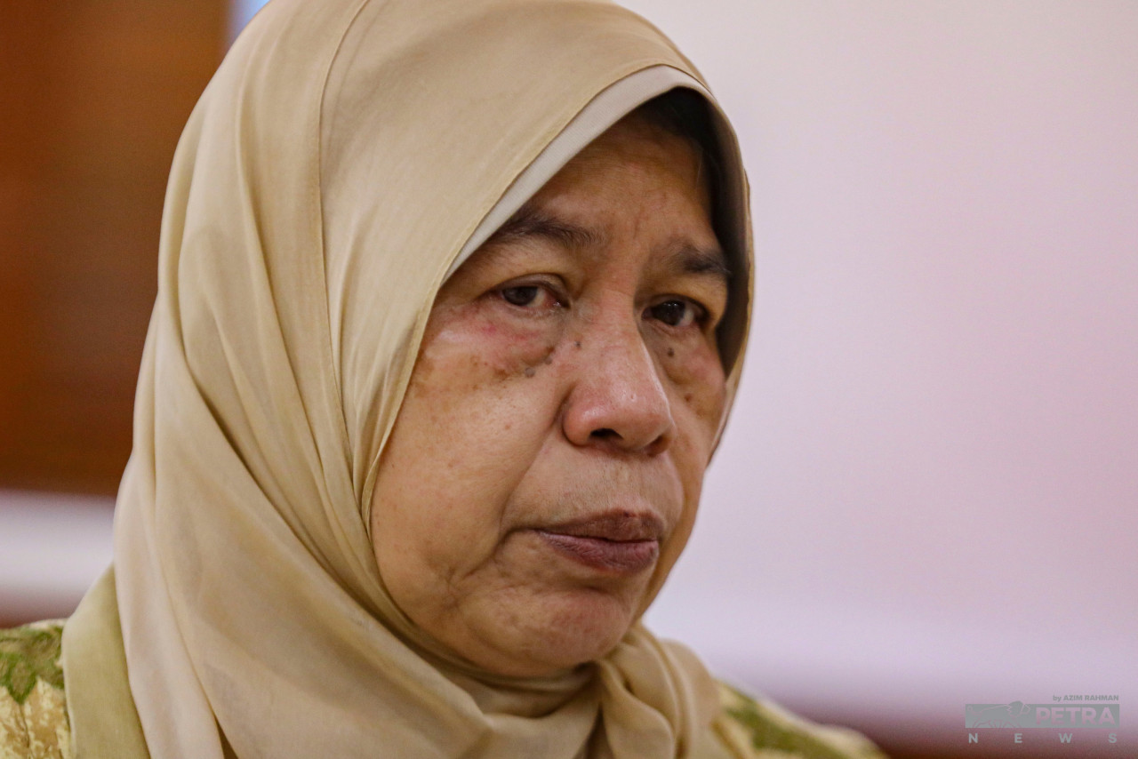 Ampang MP Datuk Zuraida Kamaruddin questions if independent candidates who join a party or align themselves with a political coalition would be considered engaging in ‘party hopping’. – AZIM RAHMAN/The Vibes pic, February 5, 2022