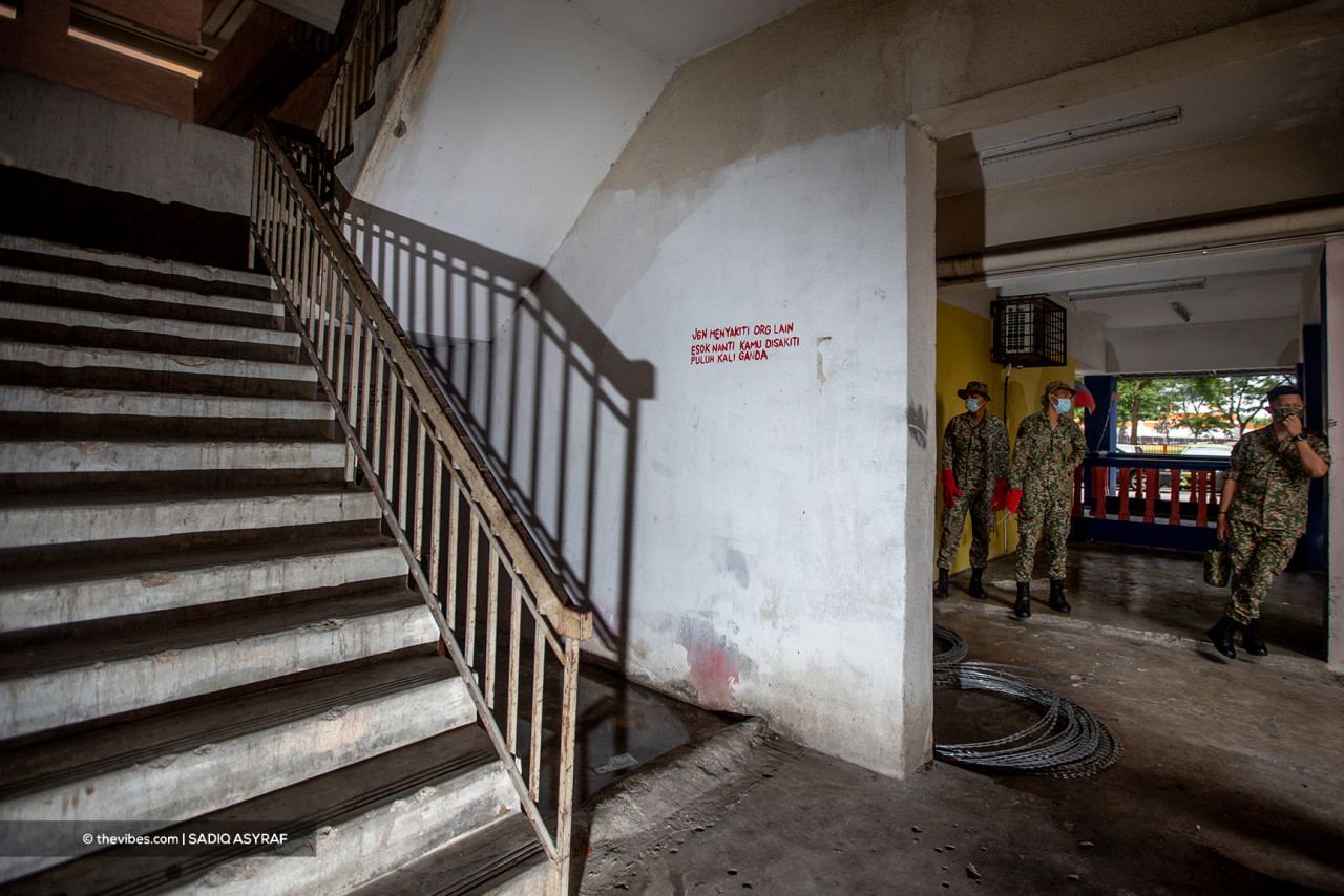 Barbwire On Stairs Complies With Safety Protocols Malaysia The Vibes