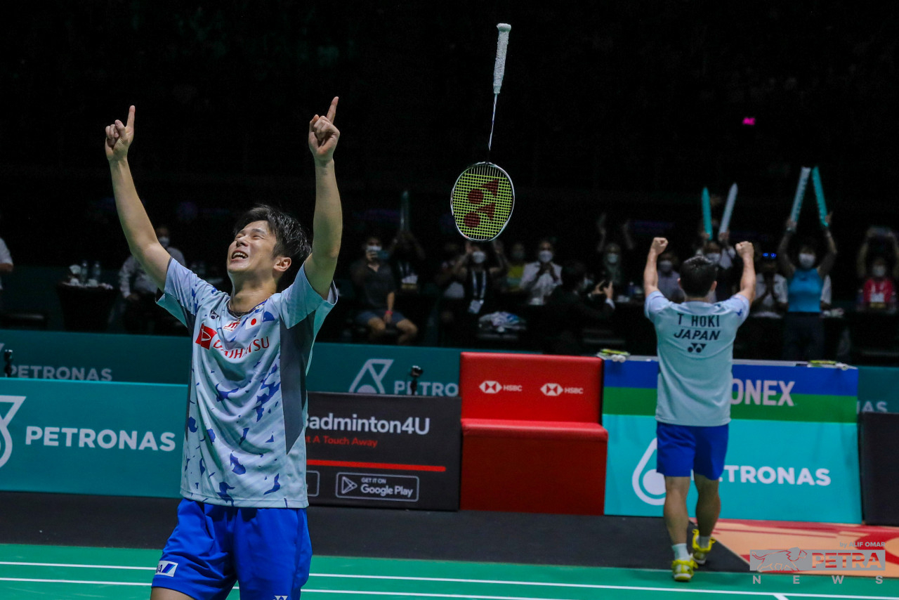 In the men’s doubles category, second seed Japanese duo Takuro Hoki-Yugo Kobayashi also won their first Malaysia Open title after defeating Indonesian pair Fajar Alfian-Muhammad Rian Ardianto 24-22, 16-21, 21-9 in an hour and five minutes. – ALIF OMAR/The Vibes pic, July 3, 2022