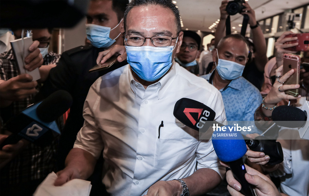 Barisan Nasional treasurer-general and Foreign Affairs Minister Datuk Seri Hishammuddin Hussein hounded for comments. – The Vibes pic, October 28, 2020