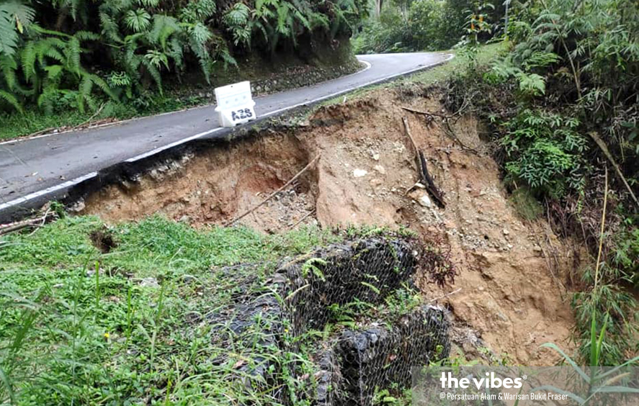 Downpours over the weekend resulted in a series of landslides along the road up Fraser’s Hill. – PAWBF pic, January 5, 2021