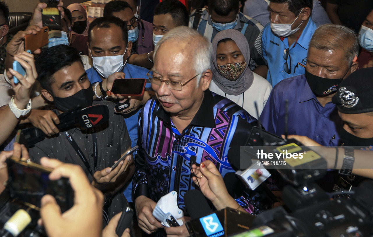 Pekan MP and former Barisan Nasional chief Datuk Seri Najib Razak arriving for his morning meeting. – The Vibes pic, October 28, 2020