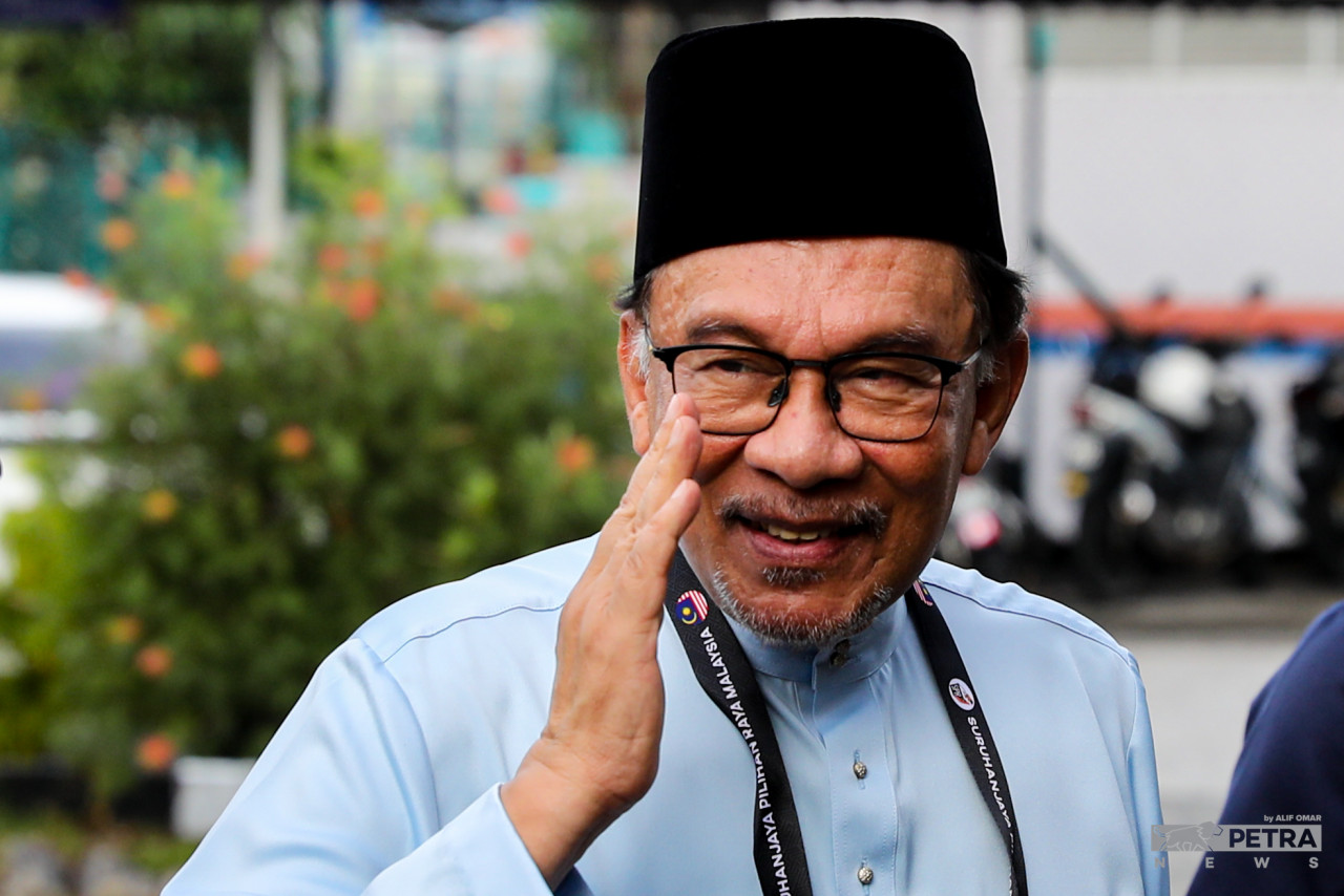 It is understood that one of Datuk Seri Anwar Ibrahim’s key campaign strategies for the seat is to make the point to Tambun constituents that he is Pakatan Harapan’s prime ministerial choice, something that he subtly did in winning the Port Dickson parliamentary by-election in 2018. – ALIF OMAR/The Vibes pic, November 5, 2022