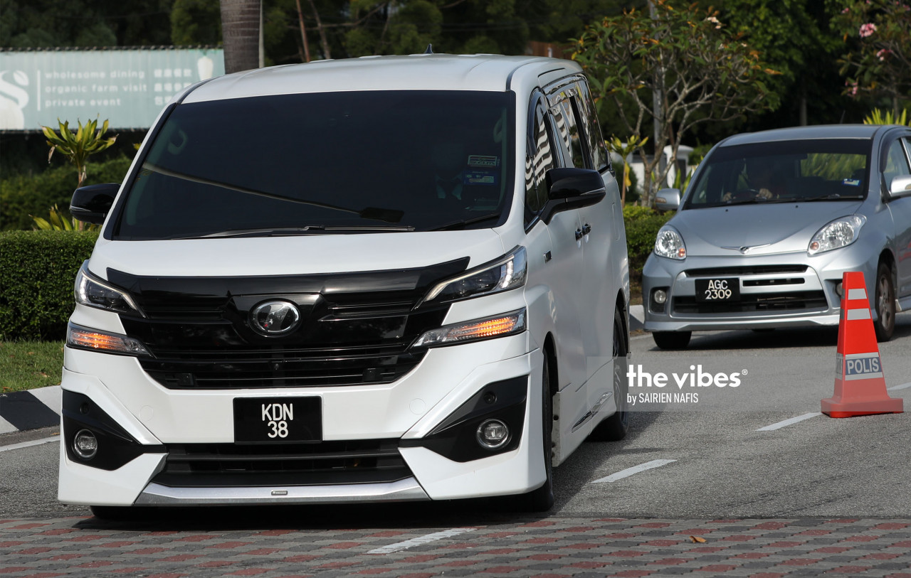 Umno president Datuk Seri Ahmad Zahid Hamidi arriving at Istana Kinta in Ipoh today in a white Vellfire. – SAIRIEN NAFIS/The Vibes, December 6, 2020
