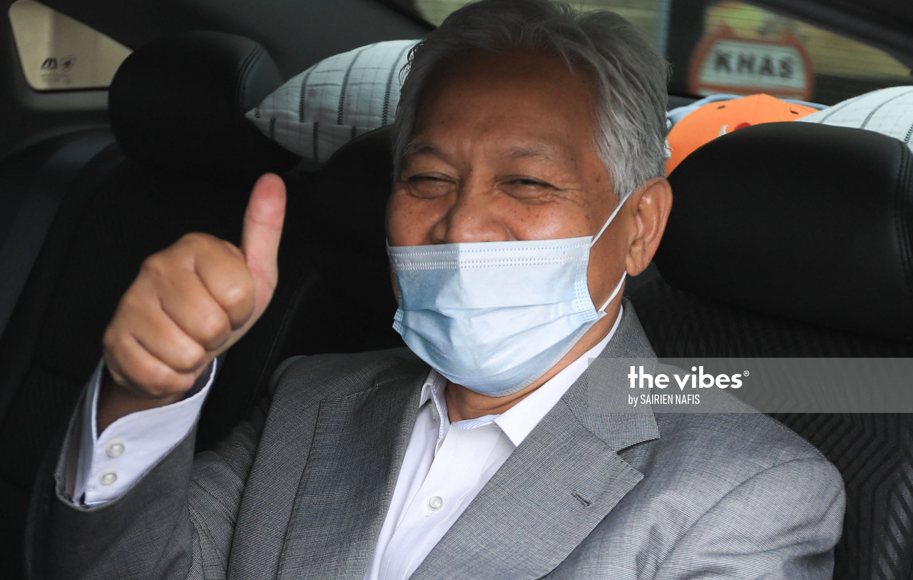Besut MP Datuk Seri Idris Jusoh giving a thumbs up as his car passes by. – The Vibes pic, October 28, 2020