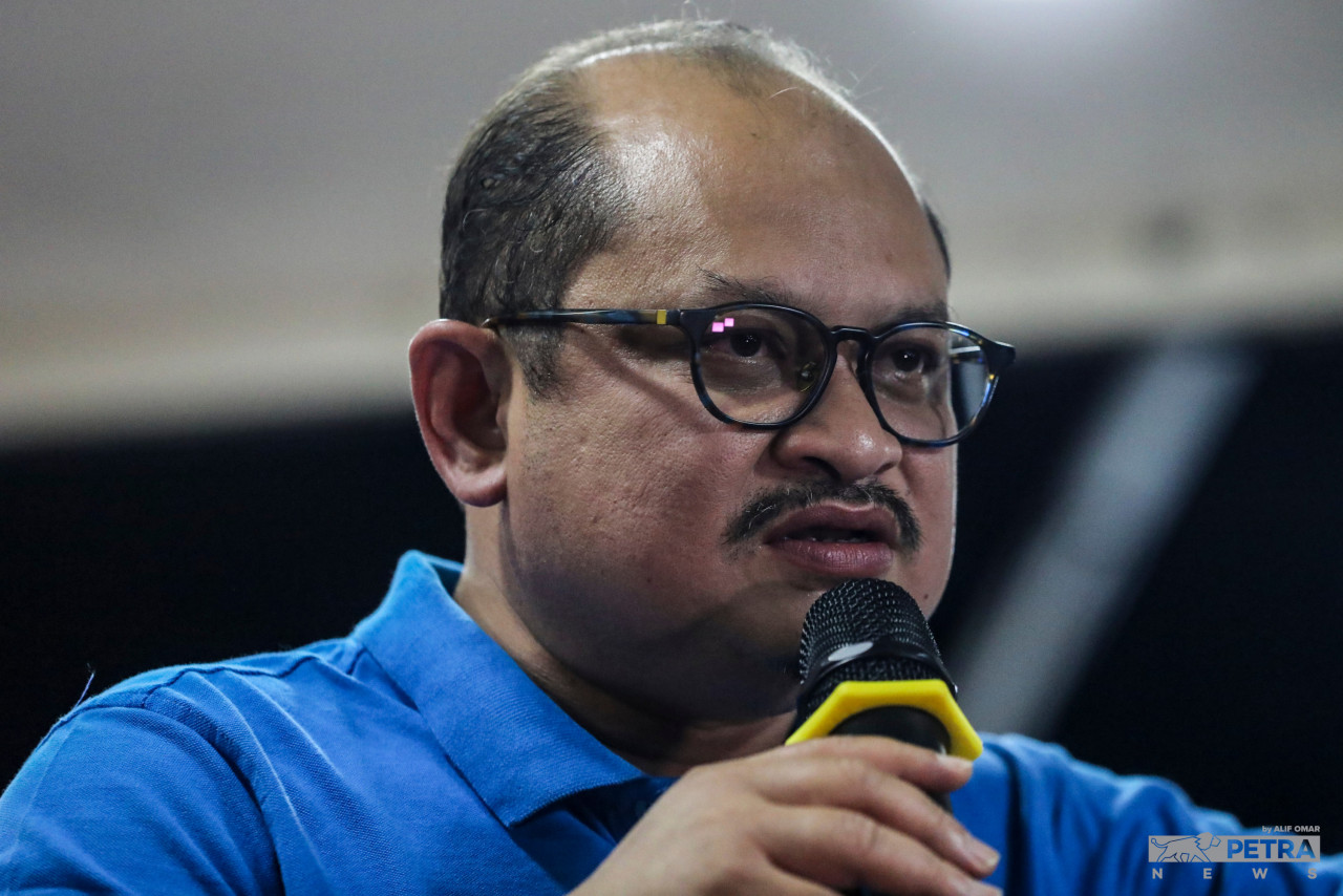 Datuk Seri Shamsul Iskandar Md Akin (pic) questions Datuk Seri Ahmad Zahid Hamidi’s credibility and integrity, bringing up the slew of criminal charges and allegations of involvement in the littoral combat ship controversy brought against the Umno veteran. – ALIF OMAR/The Vibes pic, November 7, 2022