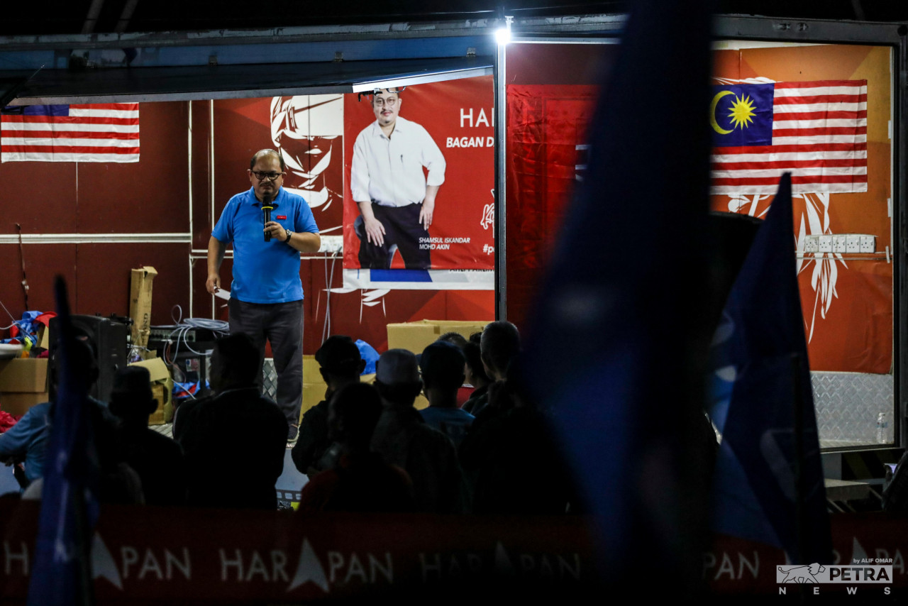 Datuk Seri Shamsul Iskandar Md Akin (pic) was previously touted as a ‘giant killer’ among his peers in Pakatan Harapan, as he defeated former Melaka chief minister Tun Mohd Ali Rustam to wrest the Bukit Katil parliamentary seat in 2013. – ALIF OMAR/The Vibes pic, November 7, 2022