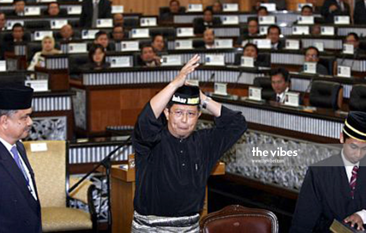 Datuk Seri Mohammad Nizar Jamaluddin, who was led the Pakatan Rakyat  government starting in March 2008 has the shortest stint as  the shortest stint as Perak menteri besar at just 326 days  – The Vibes file pic, December 7, 2020