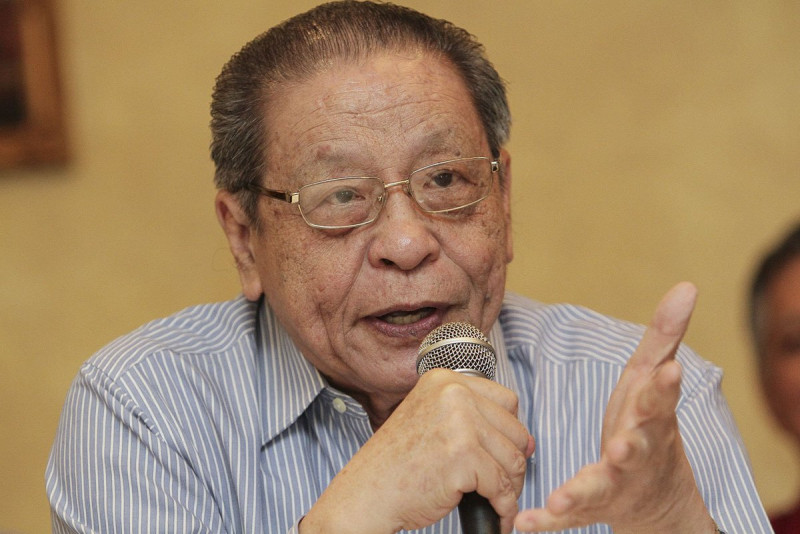 DAP veteran and Iskandar Puteri MP Lim Kit Siang says Jho Low’s attempt to seek a settlement agreement with the government, reportedly offering to pay back RM1.5 billion, is irrefutable proof of the magnitude of the scandal. – @limkitsiang Twitter pic, July 17, 2022