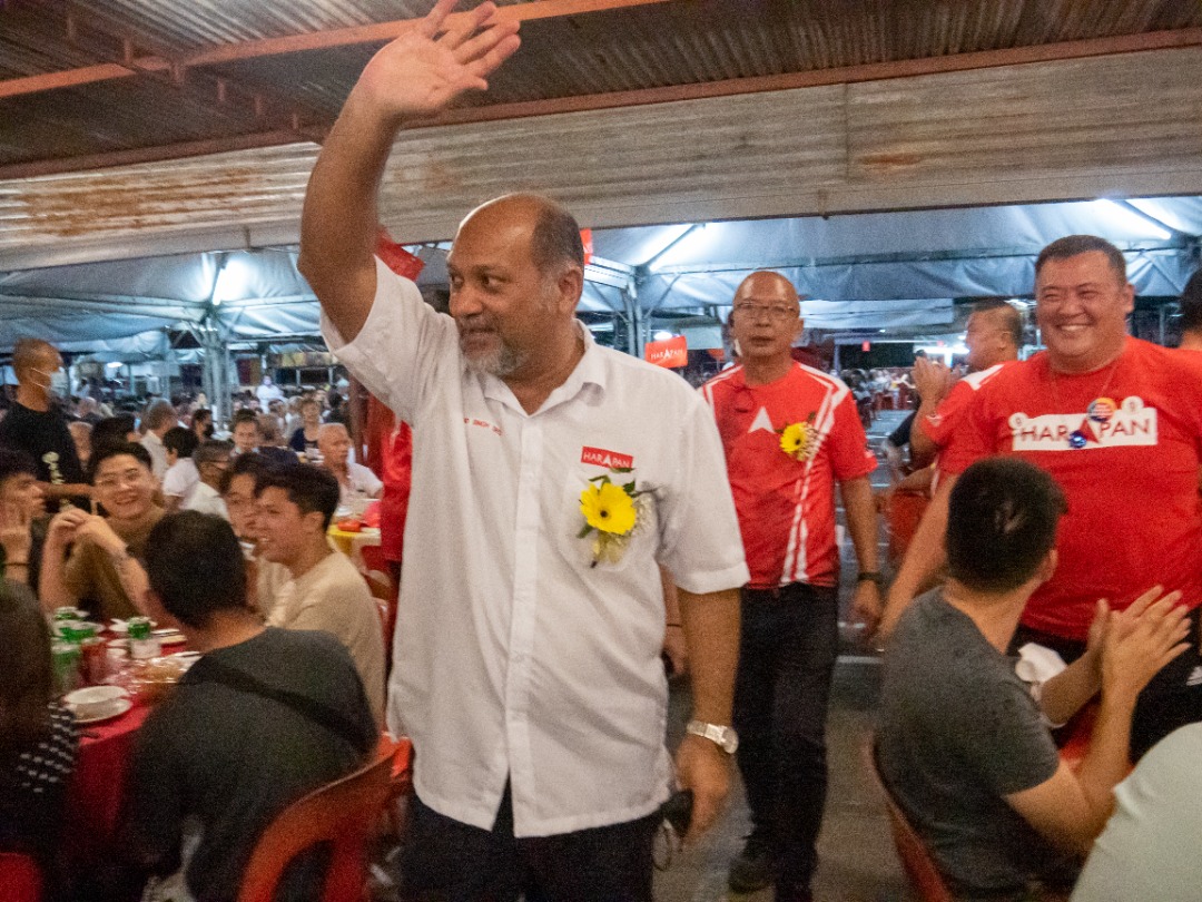 Gobind Singh Deo waving at supporters at the Bangi DAP fundraising dinner last night, held at the Sg Long morning market in Kajang. According to the organiser, 300 tables were sold, and the event raised RM36,974 in cash. – Pic courtesy of Pakatan Harapan P102 Bangi Media, November 7, 2022