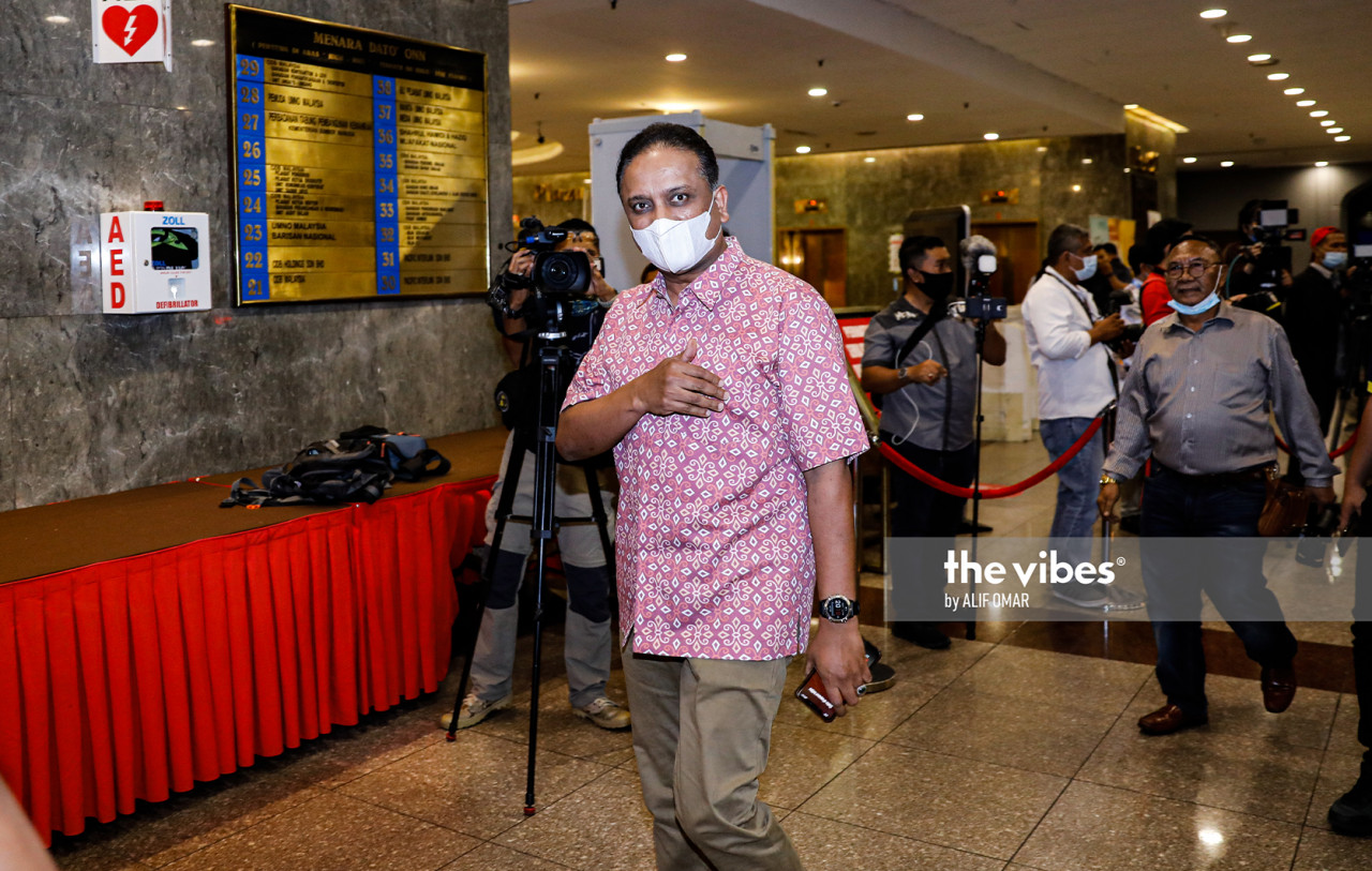 Youth and Sports Minister Datuk Seri Reezal Merican Naina Merican walks past the press gathered at Menara Dato Onn as he arrived for a meeting with Umno leaders. – ALIF OMAR/The Vibes, December 7, 2020