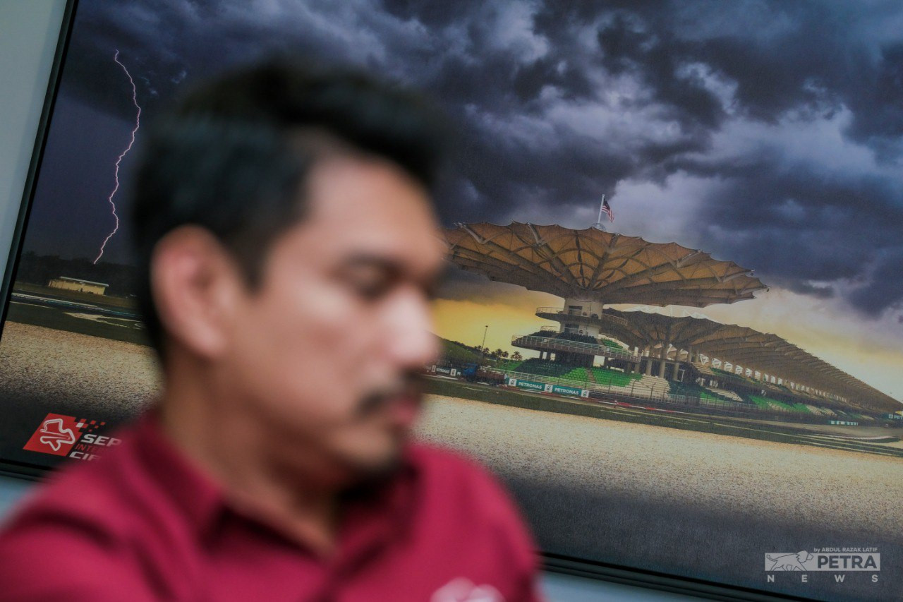 Sepang International Circuit chief executive officer Azhan Shafriman Hanif (pictured above) aims to transform the iconic racetrack into a lifestyle venue that not only supports the motorsports industry but is able to cater to a host of non-motorsports-related commercial and community-based activities. – ABDUL RAZAK LATIF/The Vibes pic, April 8, 2022